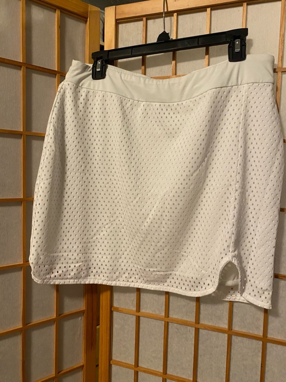 Sunice  skirt.